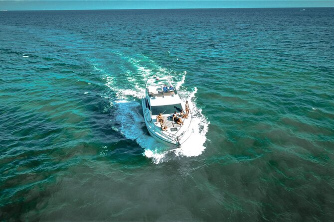4 Hour - 47' Azimut, Tulum, Playa del Carmen, Riviera Maya - Alcoholic beverages included: what to expect from the open-bar idea
