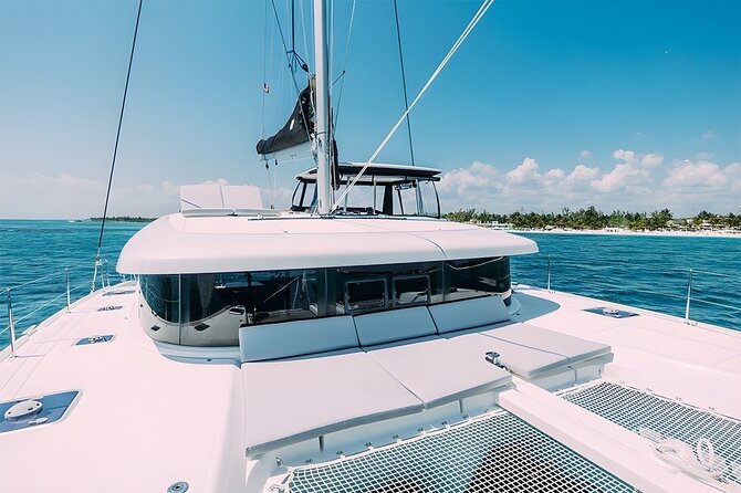 4 Hour Catamaran Experience in a Private 42' Lagoon - Bilingual guides: English and Spanish support matters more than you think