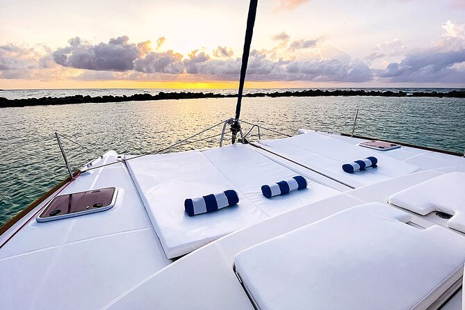 8H 38' Catamaran All-Incl. to Cozumel in Tulum & Playa del Carmen - The 38-foot catamaran feel: stable, social, and easy to work from