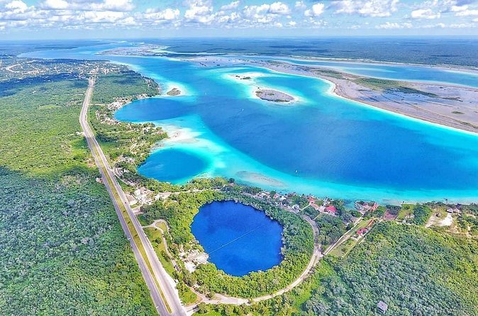 Bacalar Lagoon of 7 Colors from Playa del Carmen and Tulum - Guides and service: who you might meet and what to ask