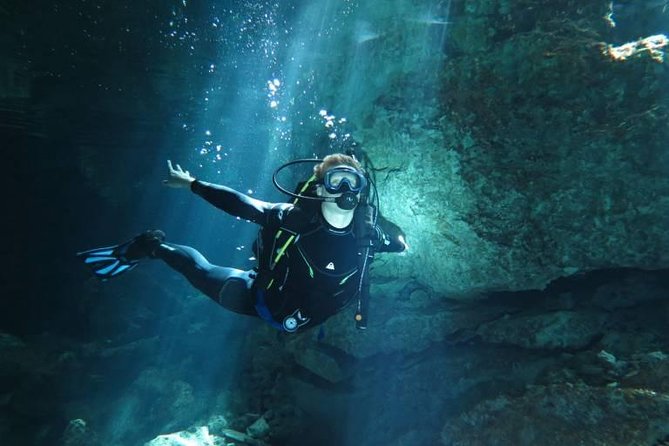 Cenotes diving - Ponderosa (Jardín del Edén): a natural pool with mossy rock life