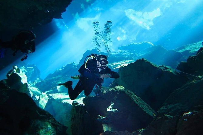 Cenotes diving - Tajma Ha (Taj Majal): a wide-open chamber under a bat cave