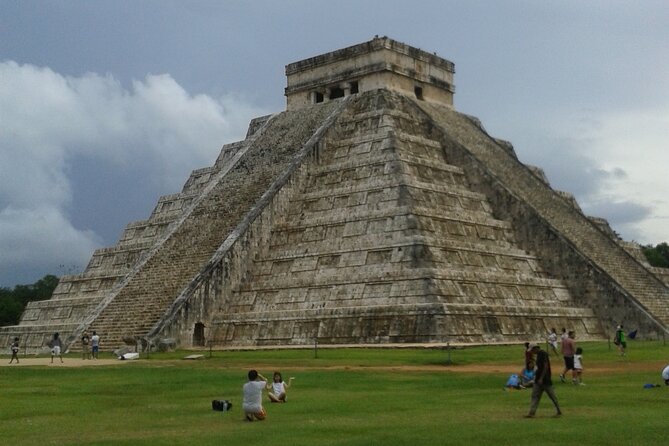 Chichen Itza and Cenote Full Day Tour from Playa del Carmen - Guides, comfort, and the tip conversation you’ll need to handle
