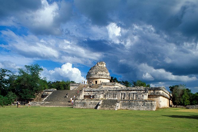 Chichen Itzá, Cenote Ik Kil, Valladolid Premium Reduced Group - Small group experience: why the 14-person cap matters