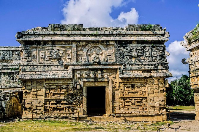 Chichen Itzá, Cenote Ik Kil, Valladolid Premium Reduced Group - Valladolid: a quick downtown walk, not a long detour