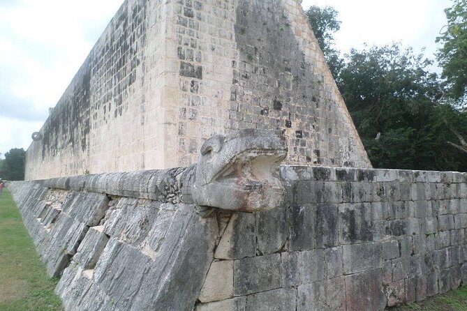 Chichen Itza Deluxe, 2 Cenotes tour From Playa del Carmen - Cenote Ik Kil: A Crystal-Clear Swim Plus a Buffet Break