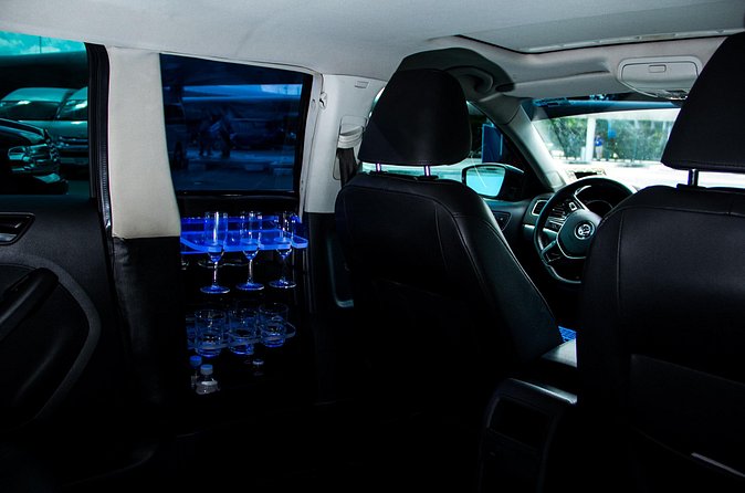 Departures in Luxury Sedan from Akumal to Cancun Airport - Who this private transfer suits best