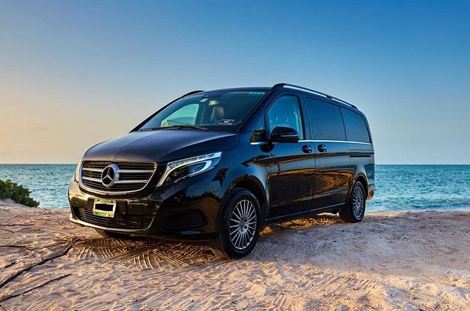 Departures in Mercedes Benz from Playa del Carmen to Cancun Airport - When early mornings work: hours that cover flight schedules