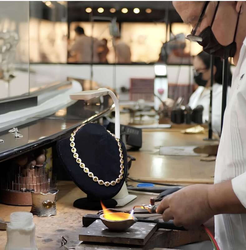 Discover the essence of playa del carmen: tequilera, jewelry and 5th avenue. - Who should book, and who should skip it