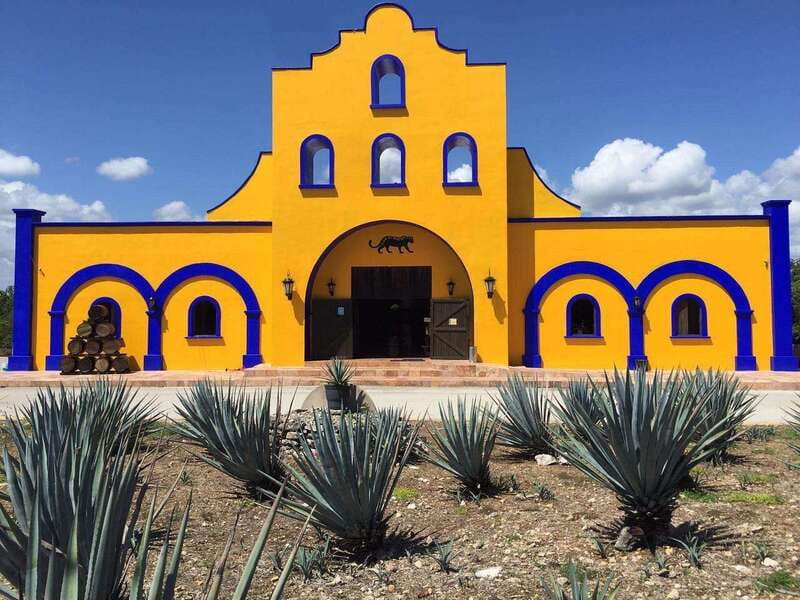 Discover the essence of playa del carmen: tequilera, jewelry and 5th avenue. - The jewelry and tequila factory stop: exclusive access and what you’ll be doing