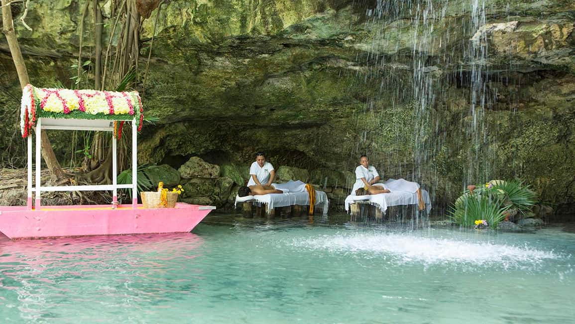 From Playa del Carmen: Xcaret Park All-Inclusive - Coral Reef Aquarium, butterfly garden, and the aviary: nice when you need a break