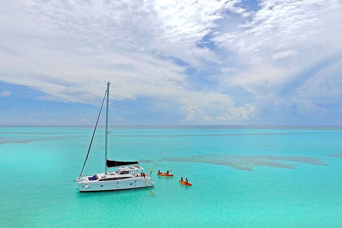 Full-Day Catamaran Cozumel Tour with Sky Snorkeling - Catamaran cruise on Grand Cozumel: drinks while you get settled