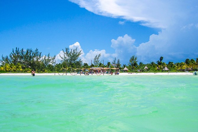 Holbox Island Tour in Mexico with Lunch - Guides and group size: the human factor you should plan for