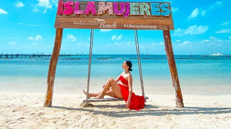 Isla Mujeres Plus Experience Catamaran Tour + Snorkel+Lunch - FAQ
