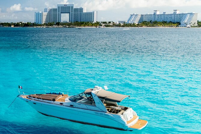 Private Yacht Rental Cancun Up to 15 passengers Isla Mujeres - The 42-foot Sundancer setup: comfort you can actually use