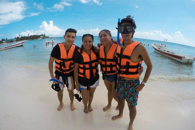 Tour to swim with turtles - Guides who manage safety, comfort, and even the little ones